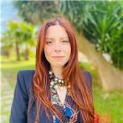 Docente di Storia dell'Arte impartisce lezioni a student* di liceo e istituti tecnici